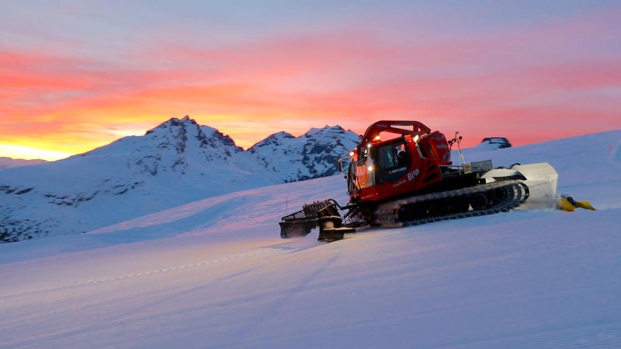 Pradas Resort Brigels Breíl Екстериор снимка